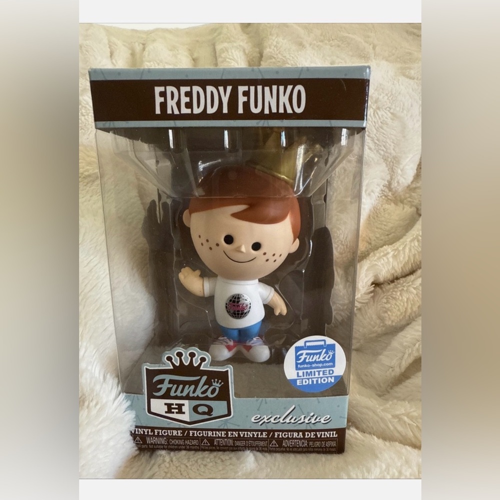 Funko Globe T-Shirt Freddy Vinyl Figure, Funko Shop HQ Exclusive